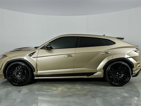 Used 2023 Lamborghini Urus Performante AWD/4WD image 8