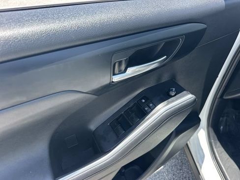 Used 2023 Toyota Highlander XLE FWD image 17