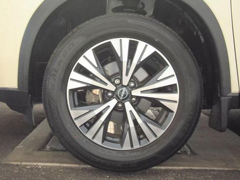 Used 2023 Nissan Rogue SV w/ SV Premium B Package FWD image 13
