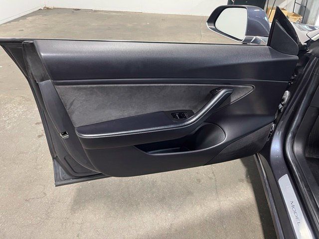 Used 2018 Tesla Model 3 Long Range RWD image 25