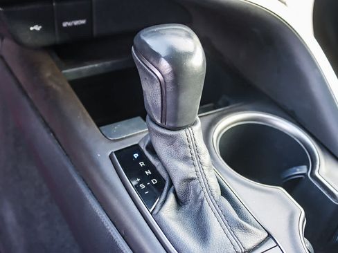 Used 2022 Toyota Camry SE image 18