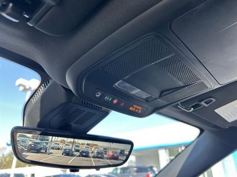 Used 2025 Chevrolet Equinox LT w/ Convenience Package II image 19