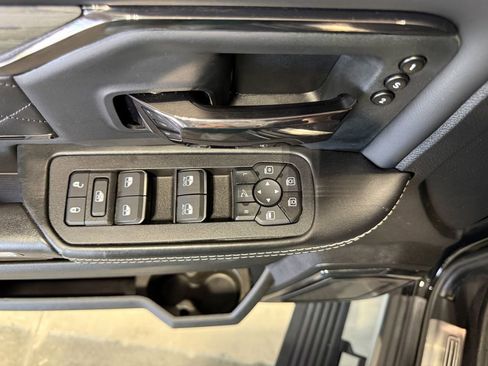 Used 2025 RAM 3500 Limited AWD/4WD image 14