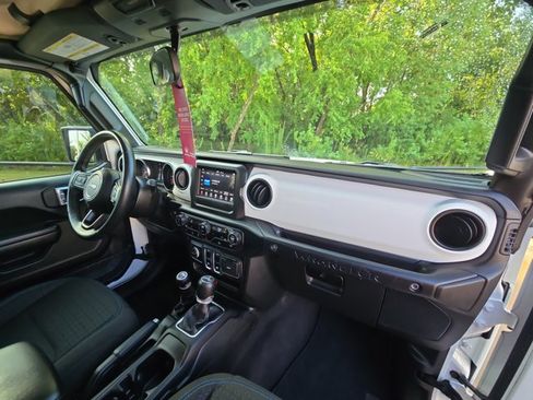 Used 2021 Jeep Wrangler Sport AWD/4WD image 20