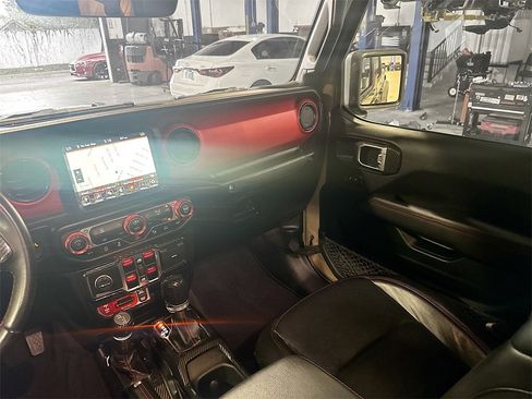 Used 2020 Jeep Gladiator Rubicon image 23