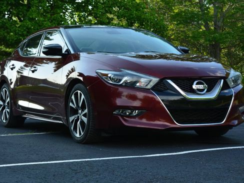 Used 2017 Nissan Maxima Platinum FWD image 3