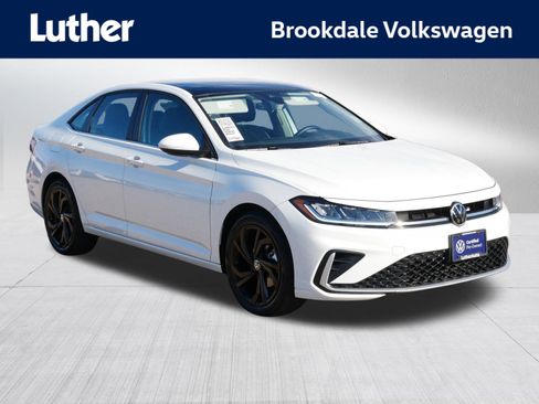 Certified 2025 Volkswagen Jetta SE w/ Sunroof Package image 1