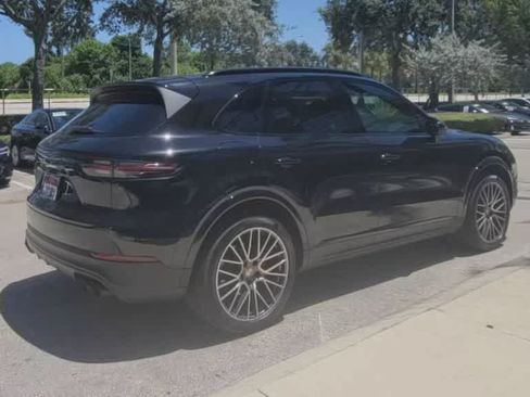 Used 2023 Porsche Cayenne AWD/4WD image 8