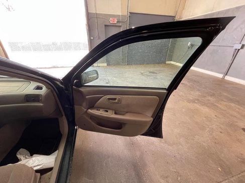 Used 2001 Toyota Camry LE image 28