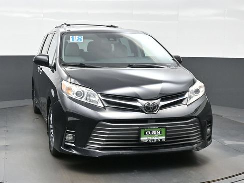 Used 2018 Toyota Sienna XLE Premium w/ Carpet Mat Package FWD image 11