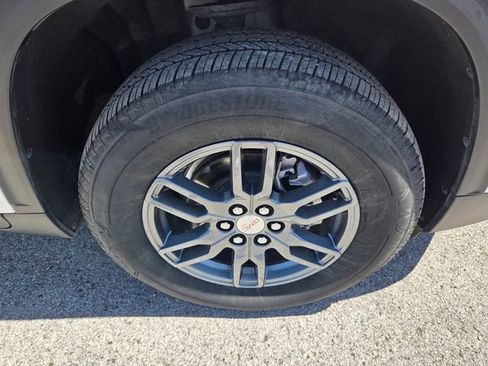 Used 2025 GMC Acadia Elevation FWD image 19