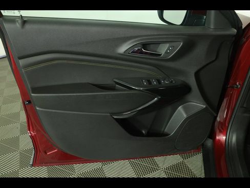 Used 2025 Chevrolet Trax LT w/ LT Convenience Package FWD image 20