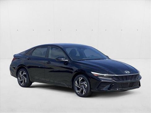 New 2025 Hyundai Elantra SEL image 6