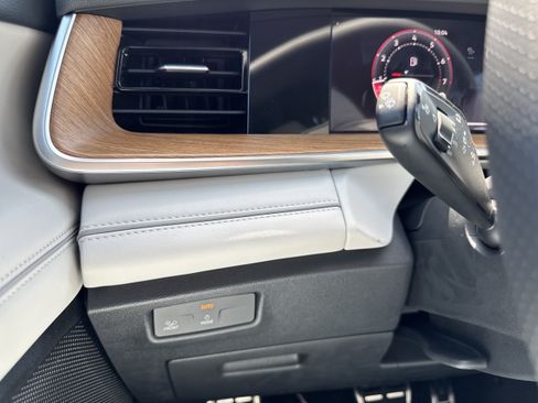 New 2026 Volkswagen Tiguan SEL R-Line AWD/4WD image 30