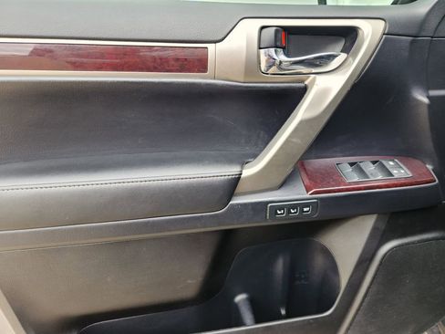 Used 2014 Lexus GX 460 w/ Premium Package image 23