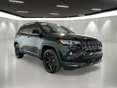 Used 2023 Jeep Compass Altitude image 7