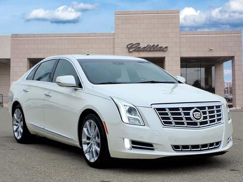Used 2015 Cadillac XTS Luxury w/ Driver Awareness Package image 3