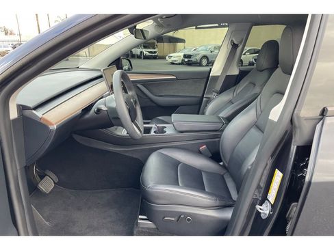 Used 2024 Tesla Model Y Standard Range image 10