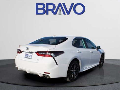 Used 2024 Toyota Camry SE image 6