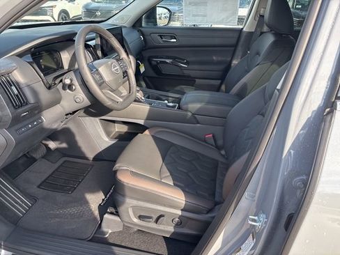 New 2026 Nissan Pathfinder Platinum w/ Cargo Package AWD/4WD image 7