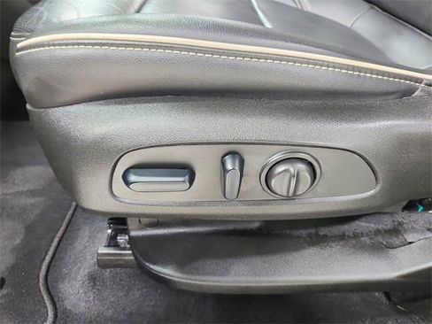 Used 2023 Chevrolet Traverse Premier image 20