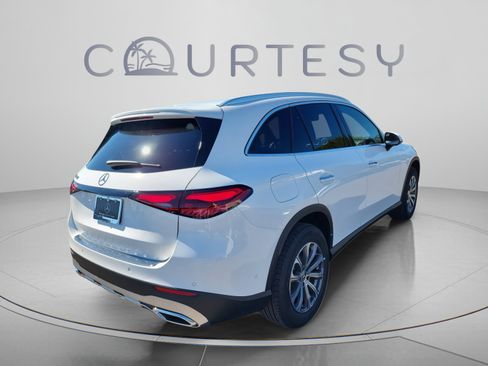 Certified 2026 Mercedes-Benz GLC 300 image 4