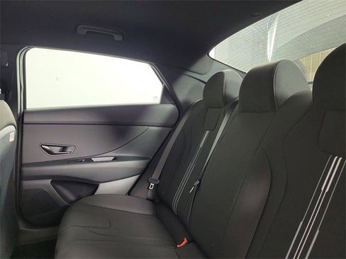 Used 2025 Hyundai Elantra Sport image 39