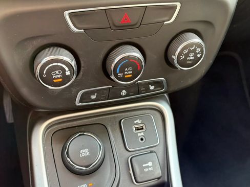 Used 2018 Jeep Compass Latitude w/ Cold Weather Group AWD/4WD image 23