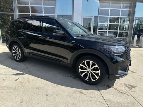 Used 2025 Ford Explorer ST-Line AWD/4WD image 2