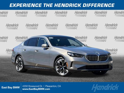 Used 2026 BMW i5 eDrive40 RWD image 1