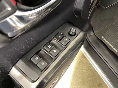 Certified 2020 Toyota Tacoma TRD Off-Road w/ Technology Package image 16