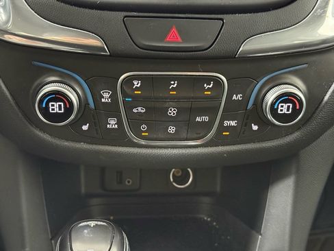 Used 2018 Chevrolet Equinox LT image 16