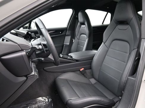 Certified 2025 Porsche Panamera image 5