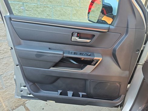 Used 2025 Toyota Tundra Limited AWD/4WD image 27