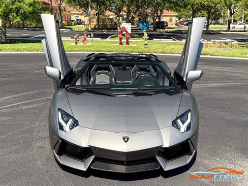 Used 2017 Lamborghini Aventador LP 700-4 AWD/4WD image 5
