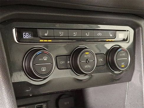 Used 2018 Volkswagen Tiguan SEL image 19