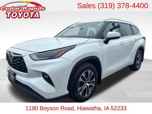 Used 2022 Toyota Highlander XLE AWD/4WD image 1