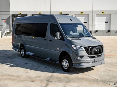 Used 2025 Mercedes-Benz Sprinter 3500 image 21