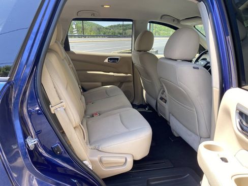 Used 2017 Nissan Pathfinder S AWD/4WD image 14
