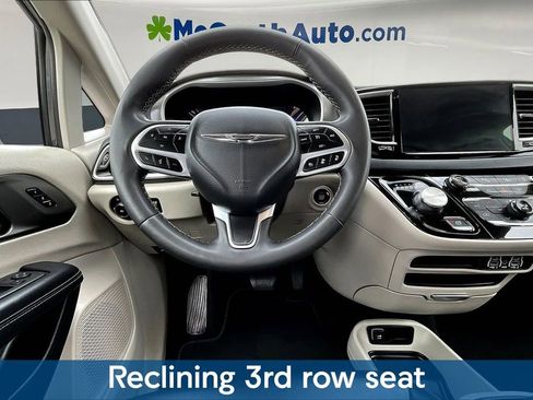 Used 2023 Chrysler Pacifica Touring-L FWD image 9