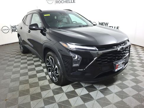 Used 2024 Chevrolet Trax RS image 3