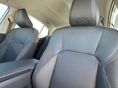 Used 2025 Toyota Camry XLE image 11