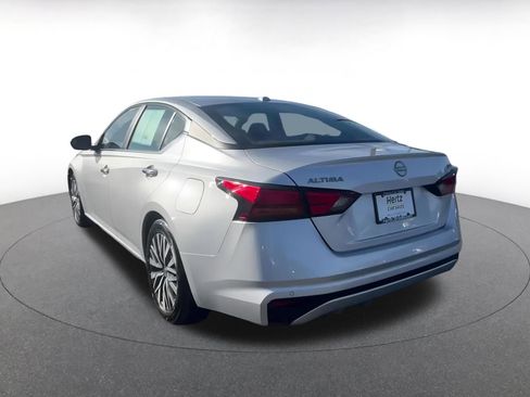 Used 2024 Nissan Altima 2.5 SV image 11
