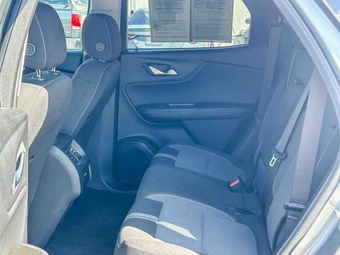 Used 2025 Chevrolet Blazer LT FWD image 19