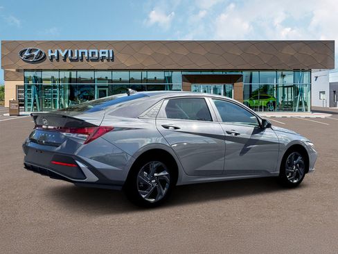 Used 2026 Hyundai Elantra Sport FWD image 8