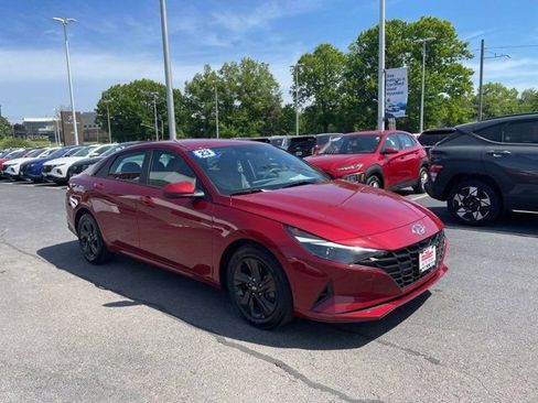 Used 2023 Hyundai Elantra SEL FWD image 2