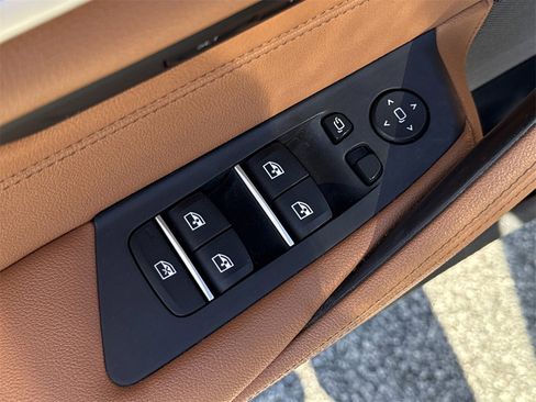 Used 2021 BMW 530i w/ Premium Package image 14