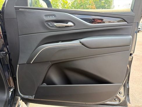 Used 2022 Cadillac Escalade ESV Sport AWD/4WD image 27