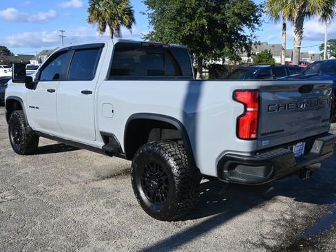 Used 2024 Chevrolet Silverado 2500 ZR2 w/ Technology Package image 3