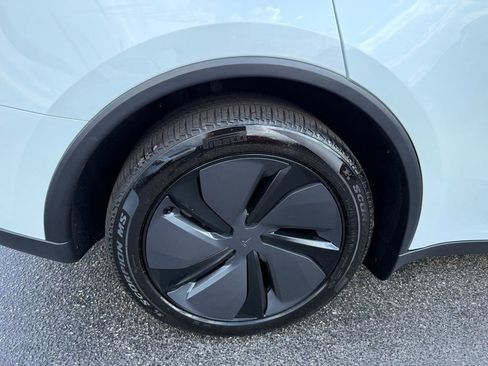 Used 2026 Tesla Model Y 2WD image 35